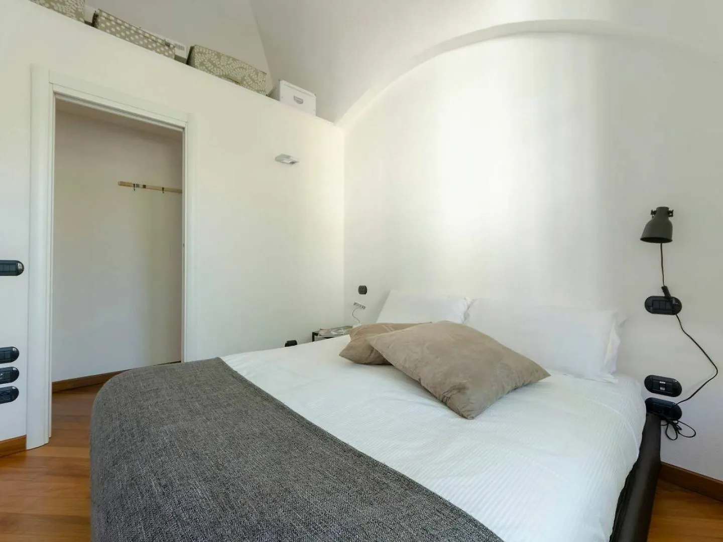 Altido Lovely Flat For 4 Near Piazza Corvetto Genoa Apartment